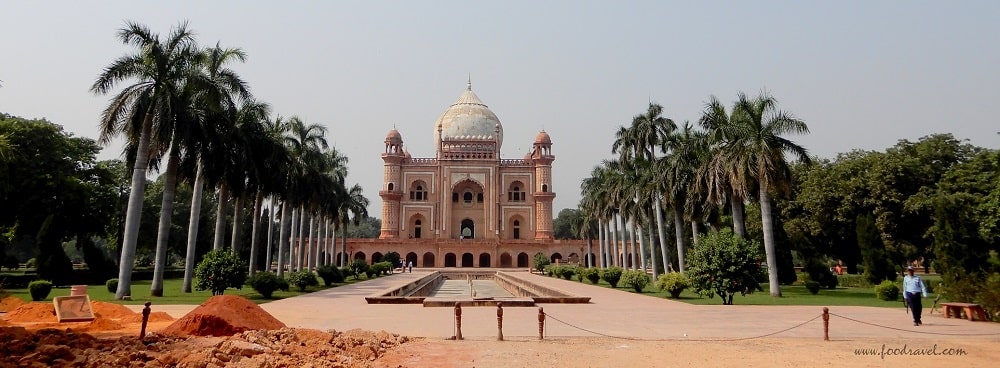 safdarjang tomb